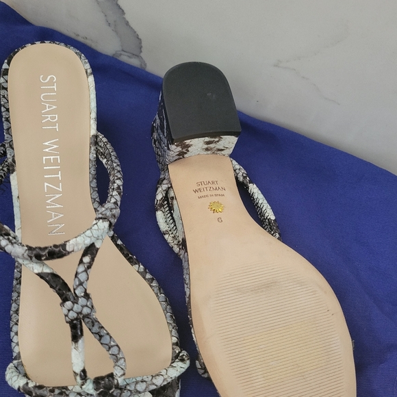 Stuart Weitzman Sandal. Blue  Printed Boa. Size 6. - Picture 3 of 4